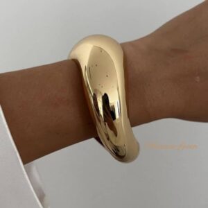 Chunky Luxe Gold Bangle – Bold Elegance - Image 1