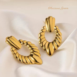 Vintage Twisted Clip-On Dangle Earrings - Image 1