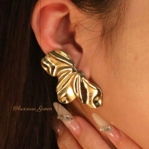 Textured Floral Gold Jewellery Set - Image 1